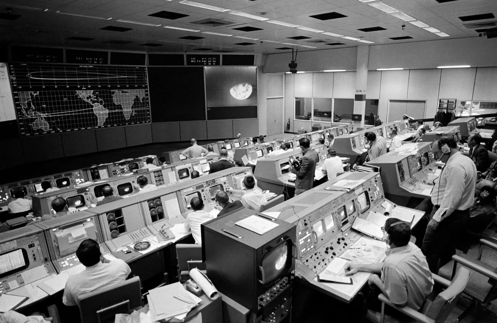 Mission Control in Houston on the third day of the flight, with Apollo 8’s live picture of the Earth on the screen, 176,000 miles away (S68-56007)