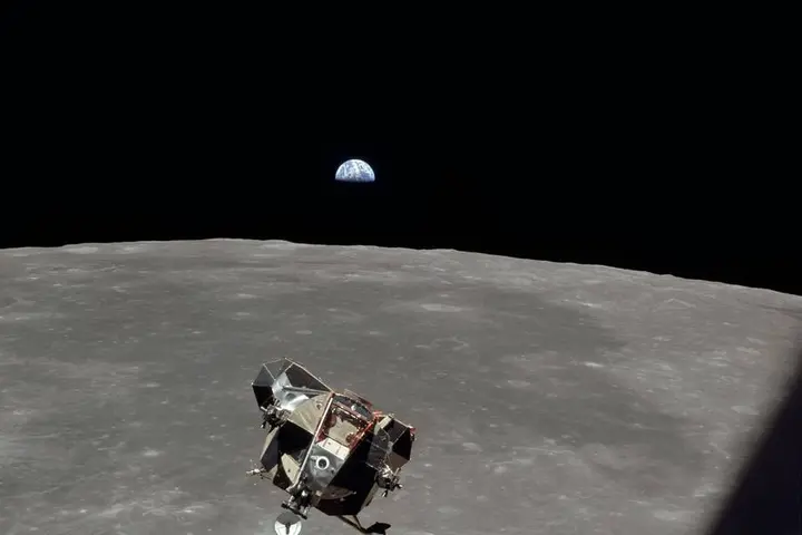 Eagle's ascent stage returns to Columbia with Earth above the lunar horizon, July 21, 1969 (AS11-44-6642)