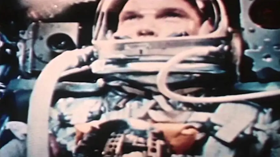 Glenn in orbit, filmed by the onboard camera of Friendship 7 (video still)