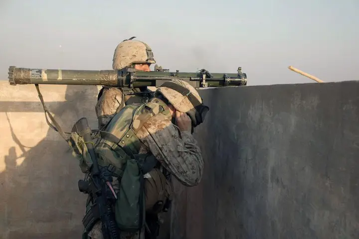 Marines of 1st Battalion, 8th Marines, ready a SMAW rocket to fire at an insurgent stronghold in Fallujah, 9 November 2004.