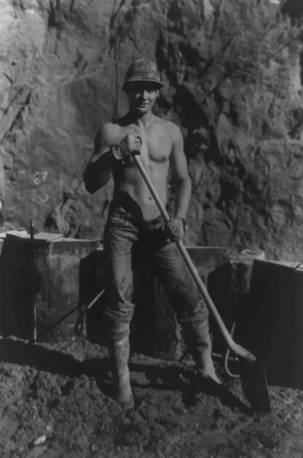 A Boulder Dam laborer with his shovel, photographed by Ben Glaha, c. 1934
