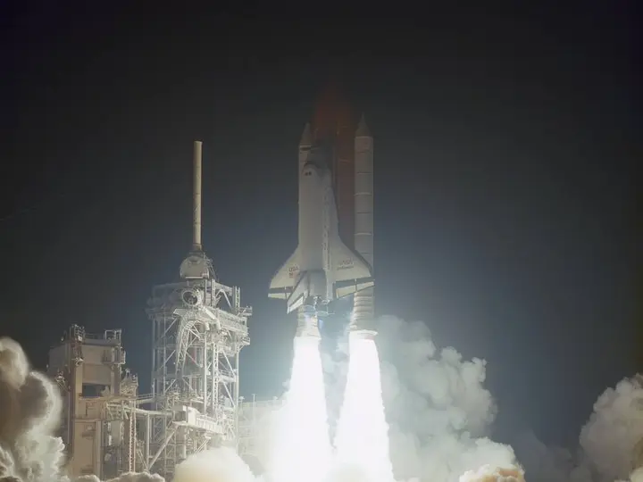 Endeavour lifts off from Pad 39B at 4:27 a.m. EST on 2 December 1993, bound for Hubble (STS061-S-088).