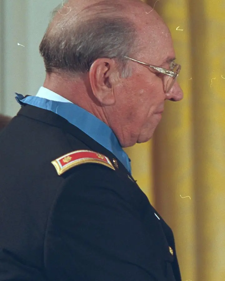 Ed Freeman receives the Medal of Honor at the White House, 16 July 2001.