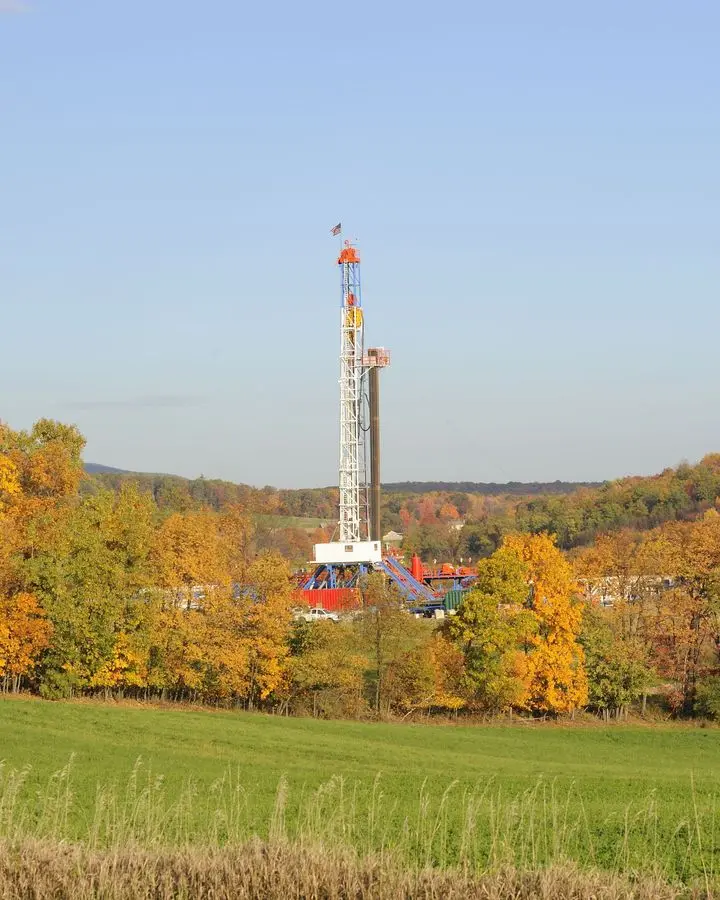 A horizontal drilling rig operated by Chief Oil & Gas. No free portrait of Larry Nichols is available.