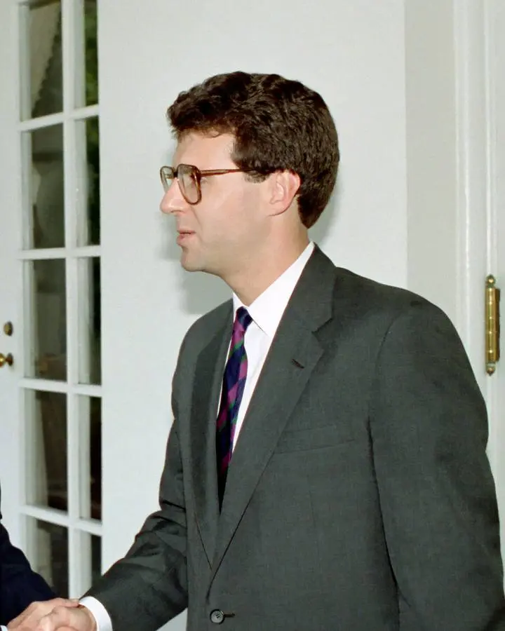 Speechwriter Peter Robinson with President Reagan on the White House Colonnade