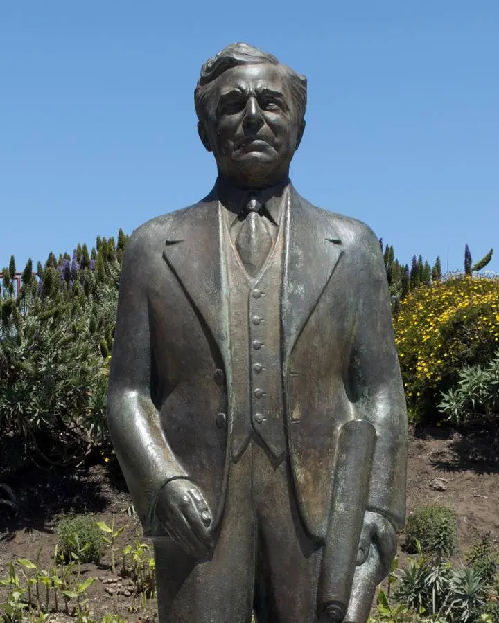 Statue of chief engineer Joseph Strauss at the bridge’s San Francisco end. No free photographic portrait of Joseph Strauss is available.