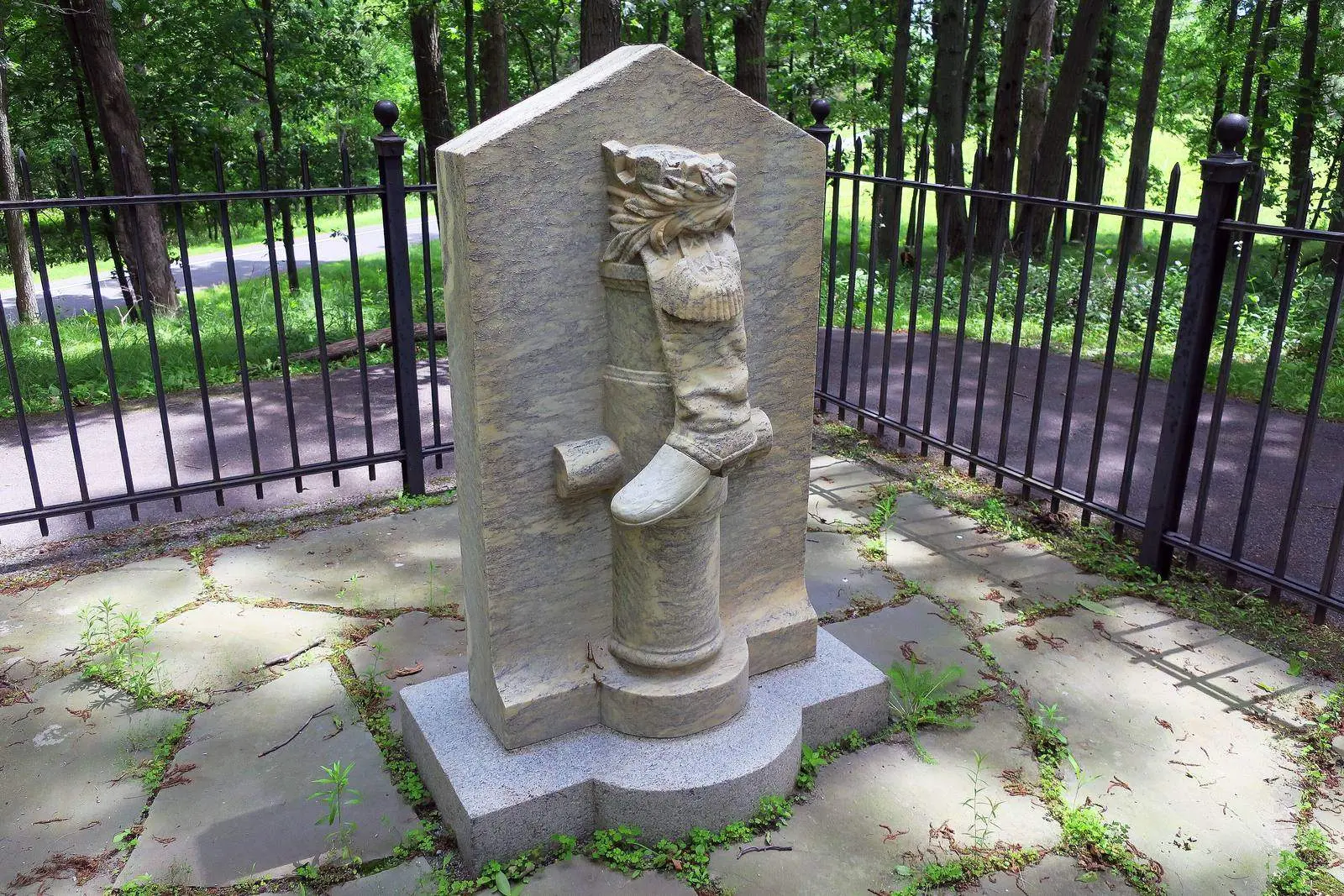The Boot Monument marks the spot where Benedict Arnold was shot in the leg at Breymann’s redoubt on 7 October 1777. It does not carry his name.