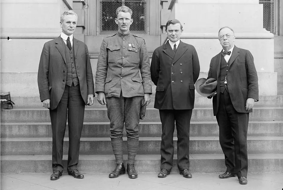 Sgt. York in Washington with Rep. Cordell Hull, Sen. Kenneth McKellar and Sen. George Chamberlain, 1919