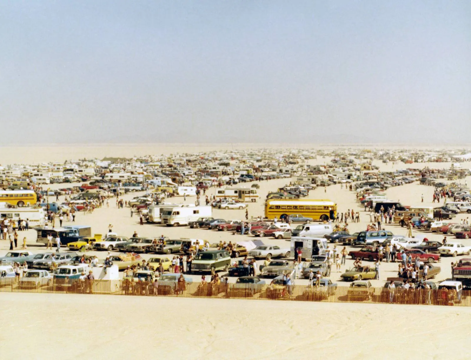 Cars, campers and spectators crowd Rogers Dry Lake to watch Columbia come home, 14 April 1981 (ED06-0045-2)